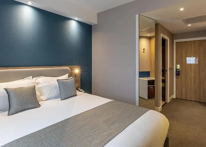 Express By Ihg Hotel 3*