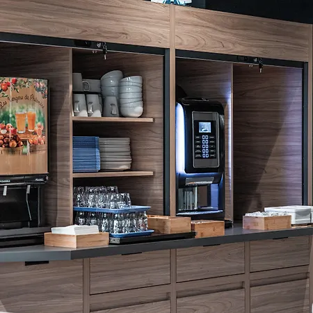 Express By Ihg Hotel 3*