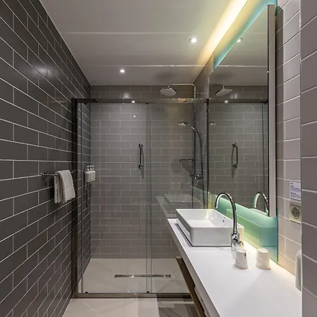 Express By Ihg Hotel 3*