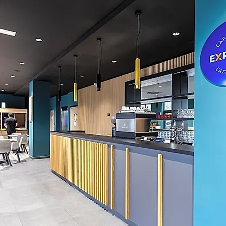 Express By Ihg Hotel 3*