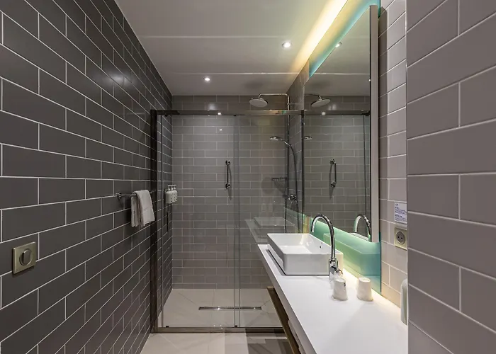 Express By Ihg Hotel 3*